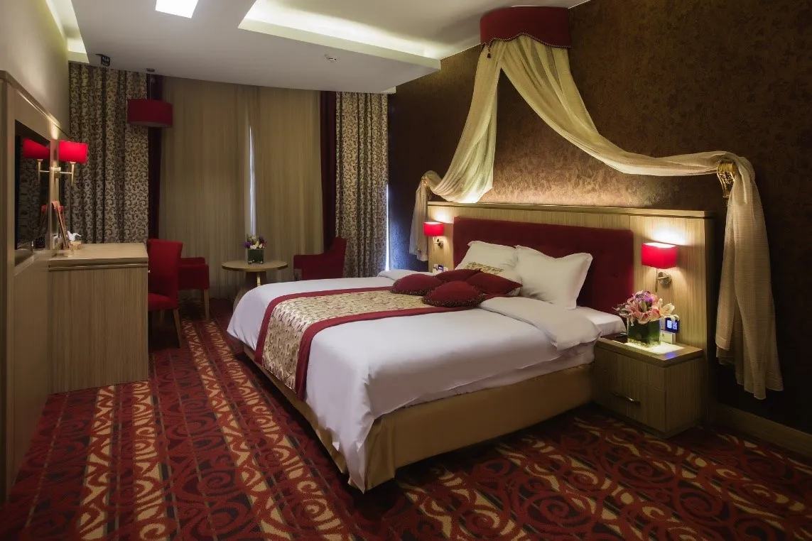 رزو بهترین هتل ها  در اصفهان پیش از خرید بلیط هواپیما کیش به اصفهان
